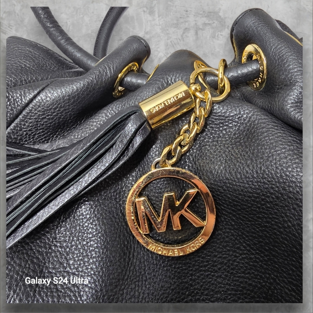 Michael Kors East West Black Pebbled Leather Bucket Bag Round Handles Large - Picture 8 of 16